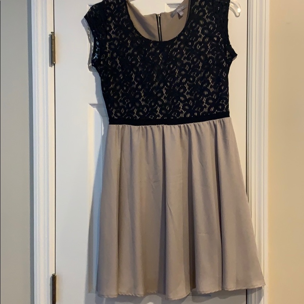 NY collection lace top dress. - Picture 1 of 7